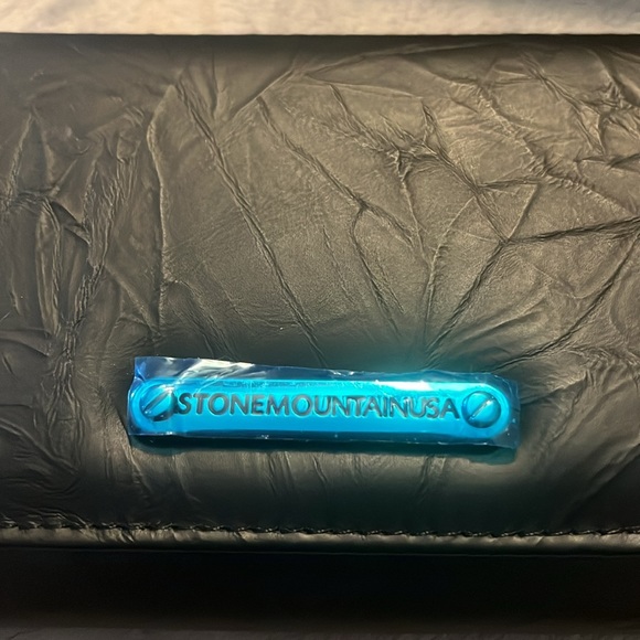 Stone Mountain Leather Wallet - Picture 8 of 9